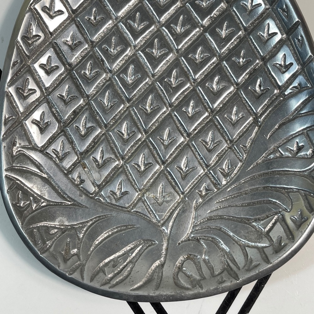 Pineapple‑Shaped Metal Serving Tray Made in India 11¾″‎ x 6½″ Tropical Decor - Picture 4 of 8